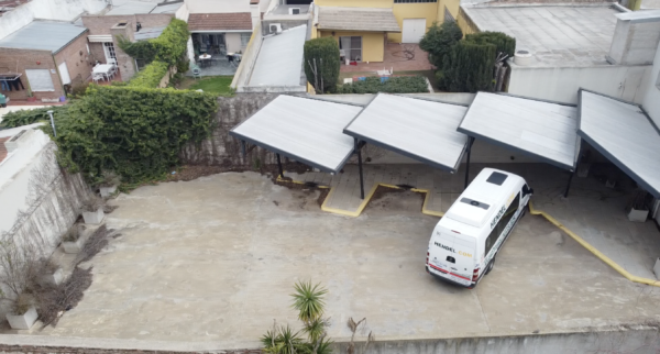 Edificio desarrollado en tres plantas. (Lobos Bus) - Imagen 5
