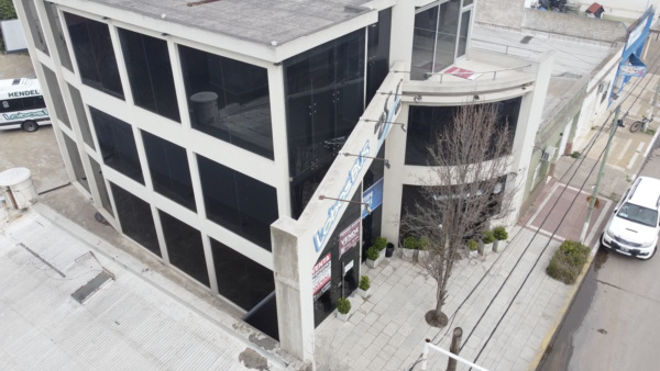 Edificio desarrollado en tres plantas. (Lobos Bus) - Imagen 6