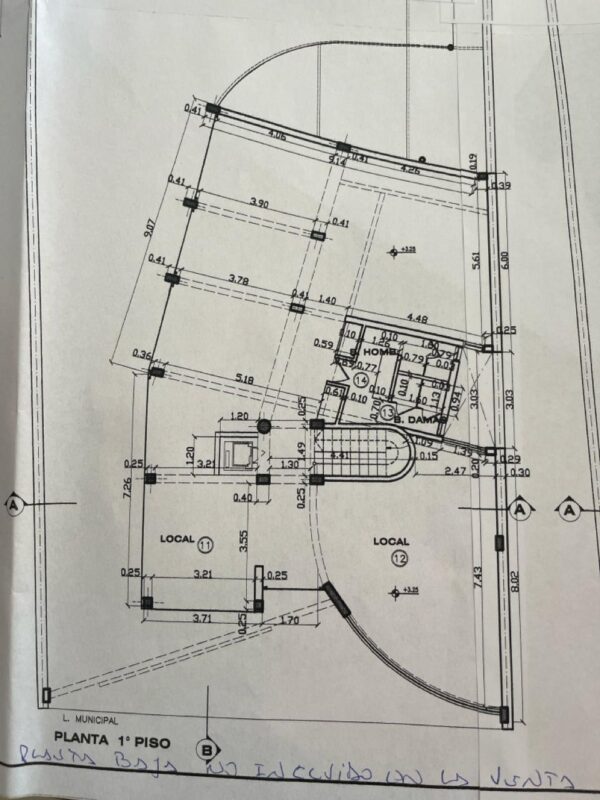 Edificio desarrollado en tres plantas. (Lobos Bus) - Imagen 12