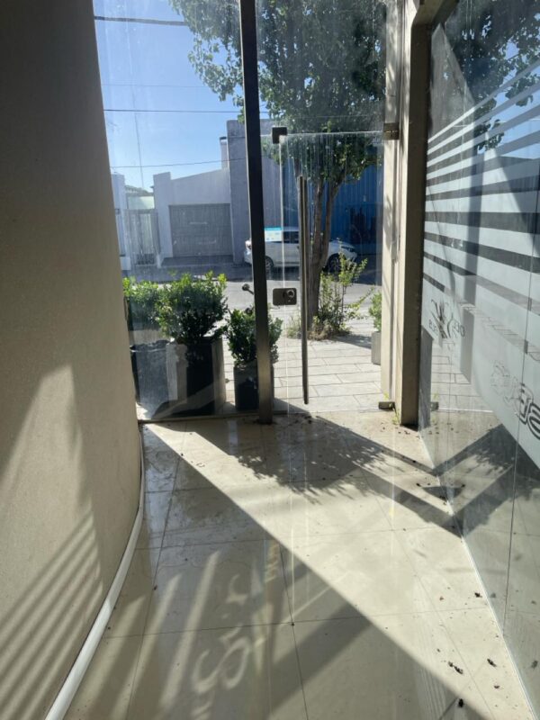 Edificio desarrollado en tres plantas. (Lobos Bus) - Imagen 25