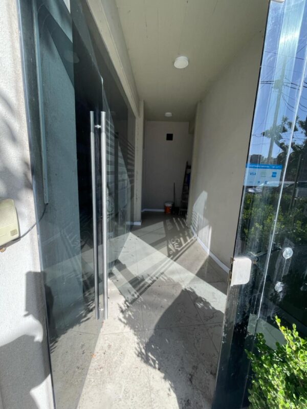 Edificio desarrollado en tres plantas. (Lobos Bus) - Imagen 27