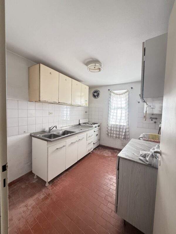 Excelente departamento en Planta Baja con salida a la plaza central del Barrio Hipotecario. - Imagen 11
