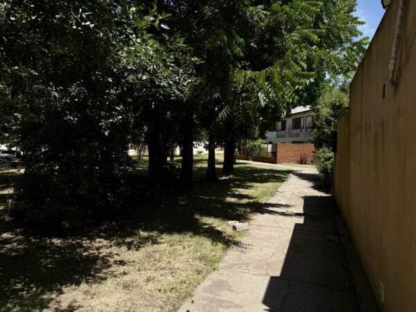 Excelente departamento en Planta Baja con salida a la plaza central del Barrio Hipotecario. - Imagen 4