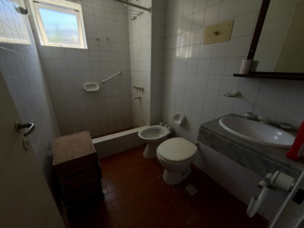 Excelente departamento en Planta Baja con salida a la plaza central del Barrio Hipotecario. - Imagen 7