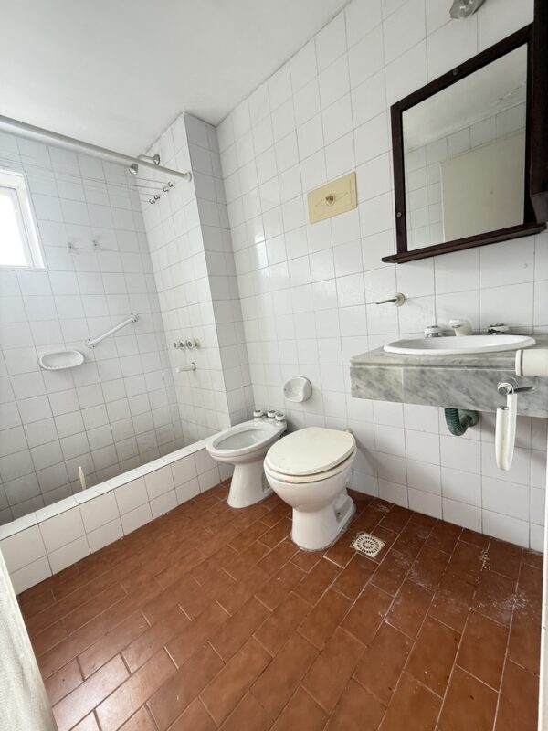 Excelente departamento en Planta Baja con salida a la plaza central del Barrio Hipotecario. - Imagen 12