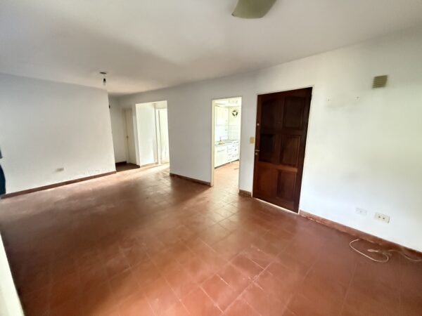 Excelente departamento en Planta Baja con salida a la plaza central del Barrio Hipotecario. - Imagen 10