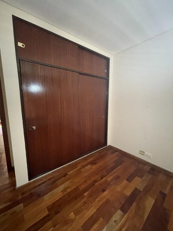 Importante Chalet sobre calle Antártida Argentina 631 a metros de Libertad. - Imagen 9