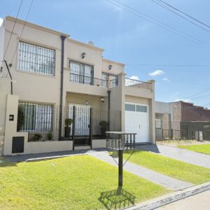 Hermosa Casa en Calle Hipólito Yrigoyen 234, Cañuelas.