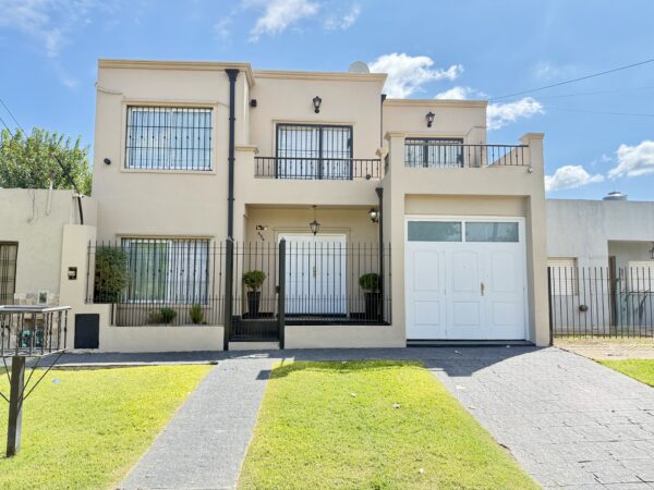 Hermosa Casa en Calle Hipólito Yrigoyen 234, Cañuelas. - Imagen 34