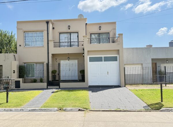 Hermosa Casa en Calle Hipólito Yrigoyen 234, Cañuelas. - Imagen 25