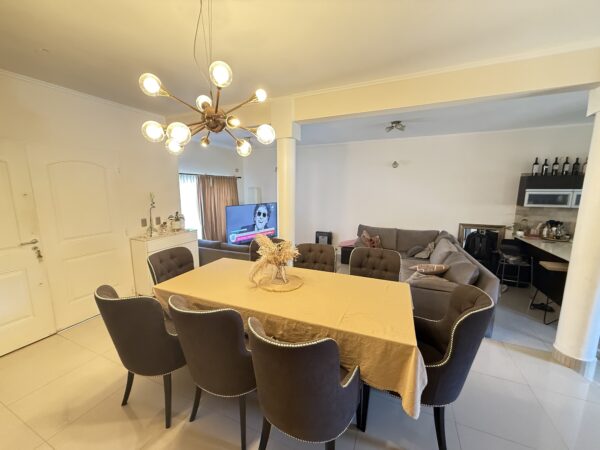 Hermosa Casa en Calle Hipólito Yrigoyen 234, Cañuelas. - Imagen 32