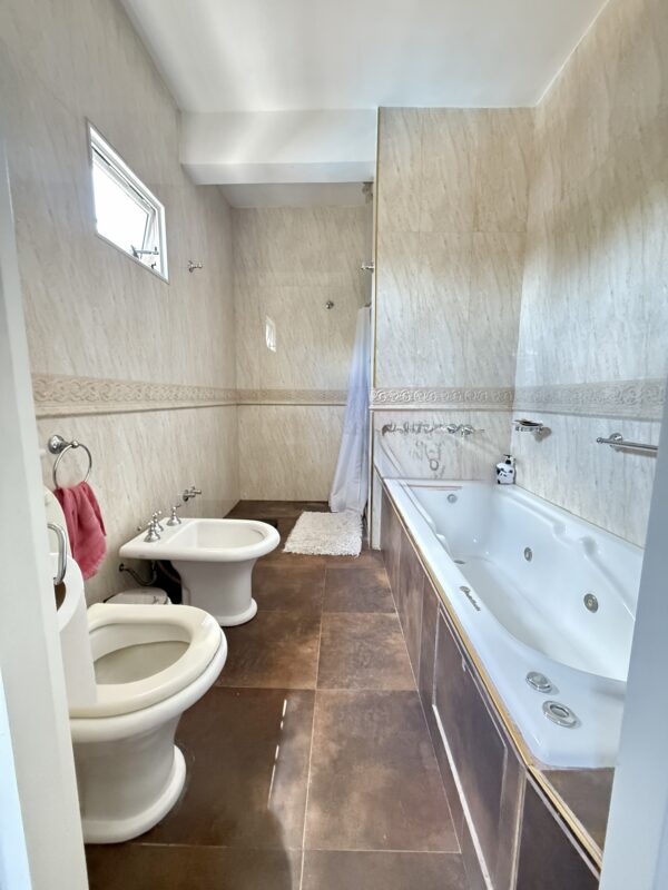Hermosa Casa en Calle Hipólito Yrigoyen 234, Cañuelas. - Imagen 24