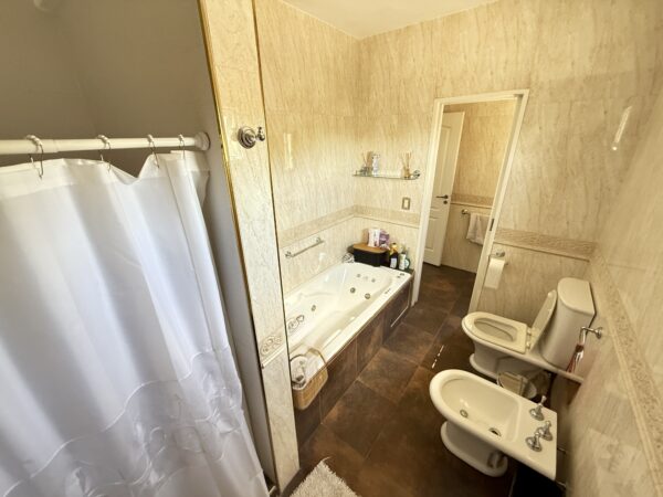 Hermosa Casa en Calle Hipólito Yrigoyen 234, Cañuelas. - Imagen 5