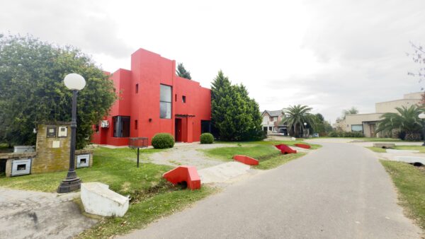 UF 44 - Hermosa Casa en Venta   Barrio Privado Altos del Carmen