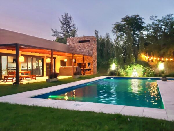Moderna Casa Quinta Santa Cruz 430, entre Berrueta y Monseñor Shell - Imagen 3