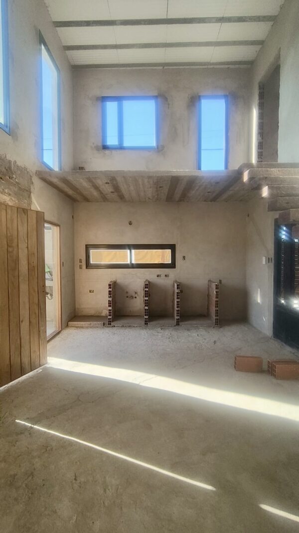 OPORTUNIDAD ÚNICA EN PETIÓN CHICO - CASA MODERNA EN ETAPA FINAL - Imagen 4