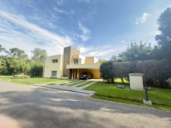 Importante Propiedad en Barrio Privado "El Molino" 340m2- Villa Adriana, Cañuelas - Imagen 2