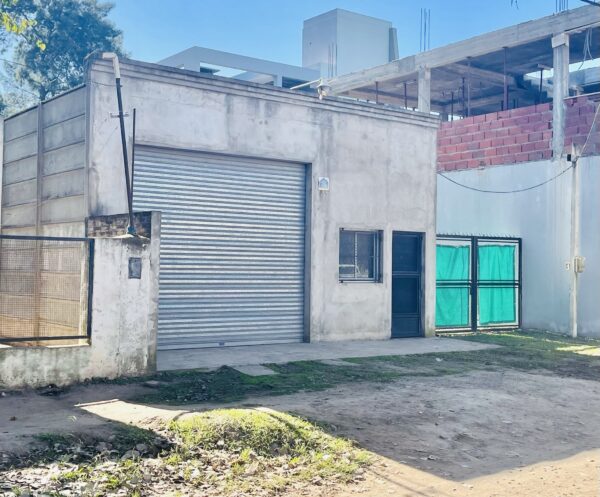 Galpón comercial en Calle Chile  336 a 2 cuadras de calle Del Carmen, Los Aromos.