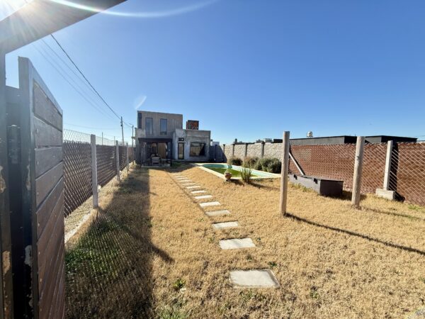 OPORTUNIDAD ÚNICA EN PETIÓN CHICO - CASA MODERNA EN ETAPA FINAL - Imagen 11