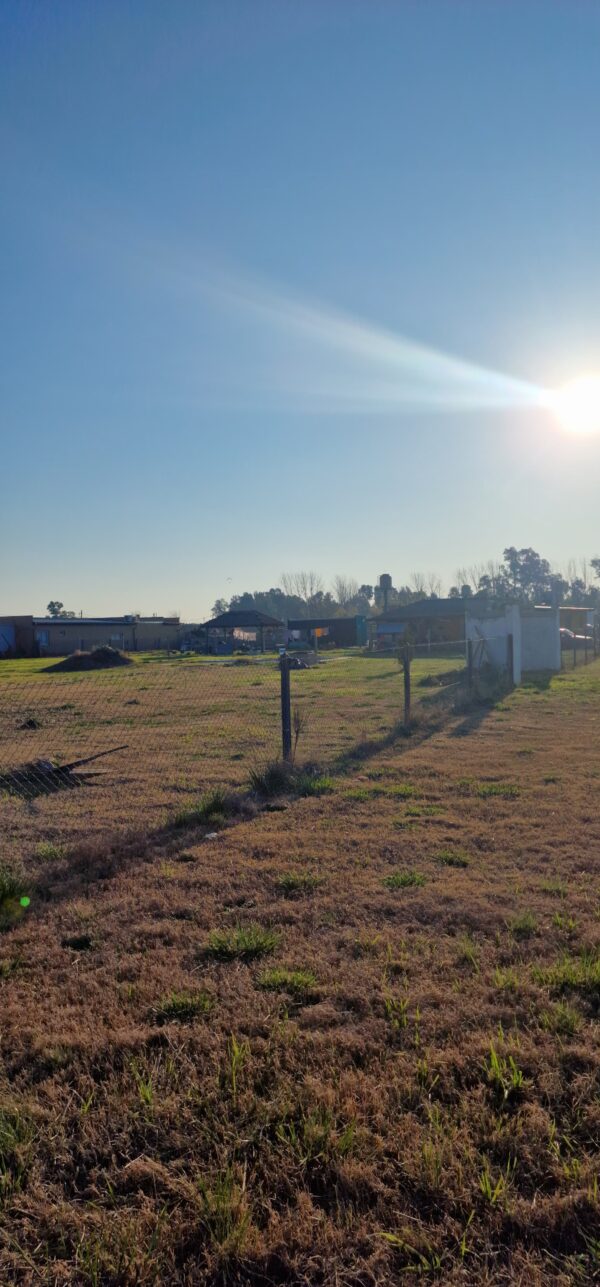 Importante terreno de 2097m2  con piscina en calle Interna - "Barrios del Sur", Cañuelas. - Imagen 3