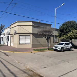 Casa en Moreno esquina Belgrano, Cañuelas.
