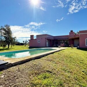 Chacra de 10.370m2 con casa y pileta - Chacras del Alba.